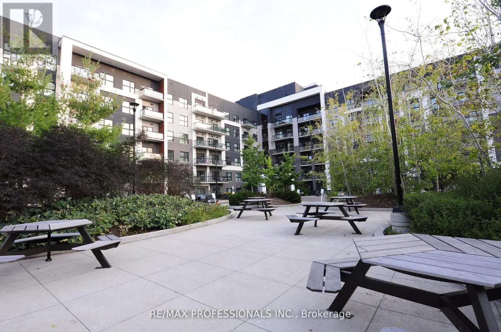 210 - 128 GROVEWOOD COMMON