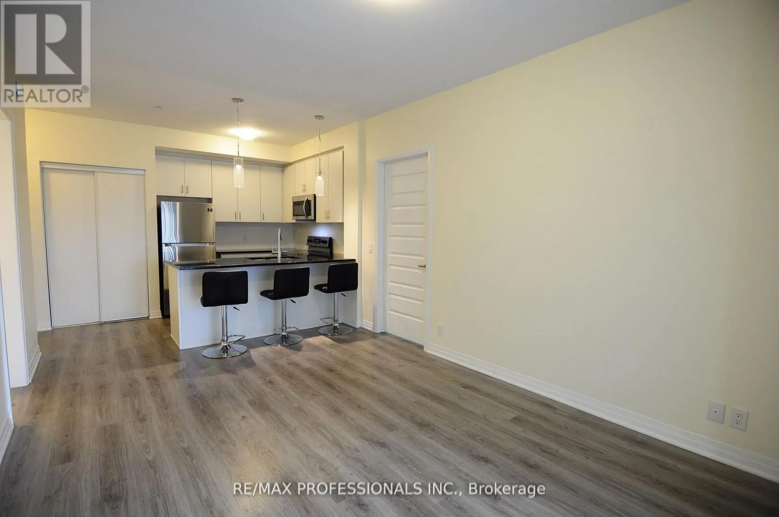 210 - 128 GROVEWOOD COMMON
