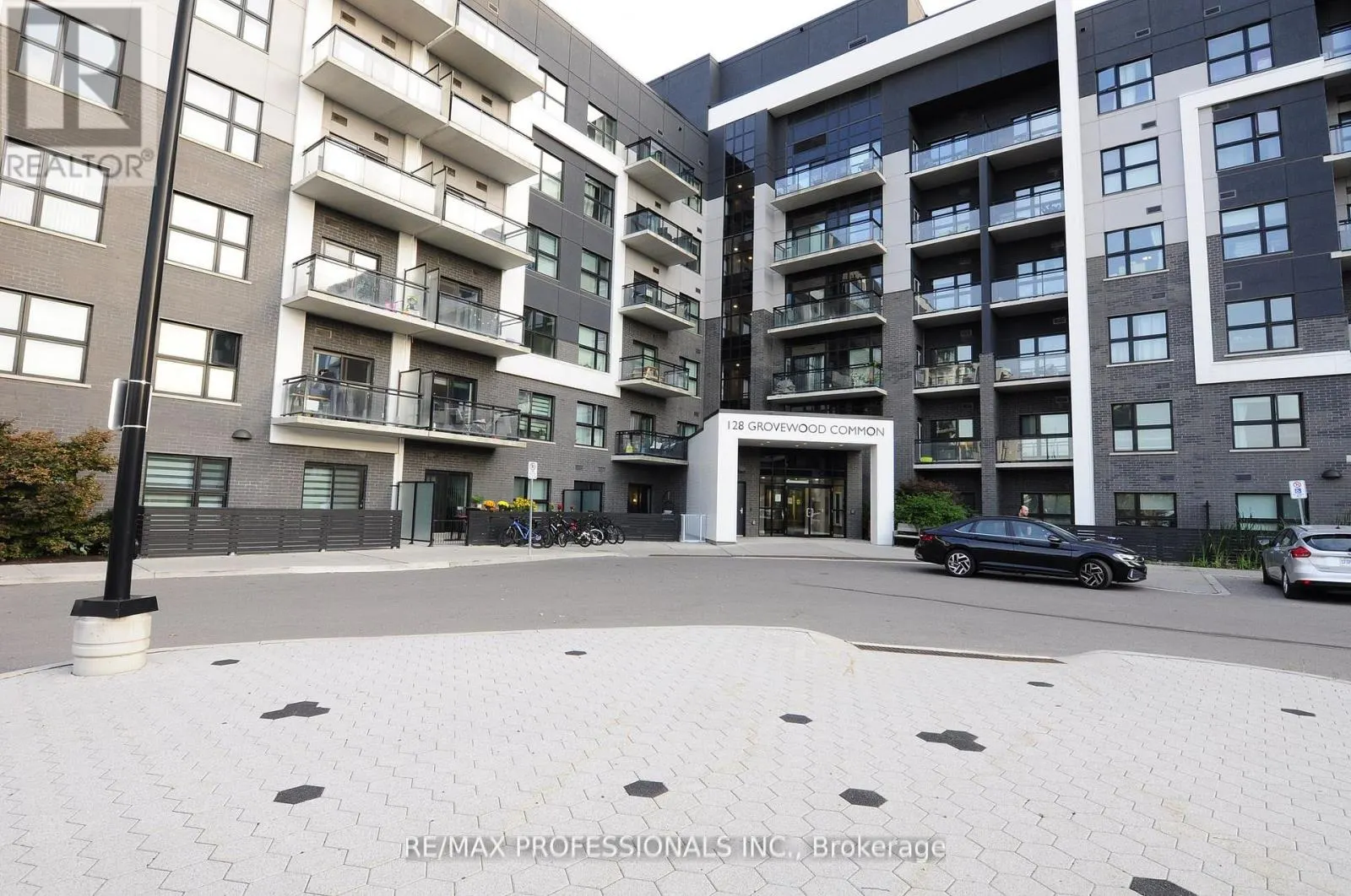 210 - 128 GROVEWOOD COMMON