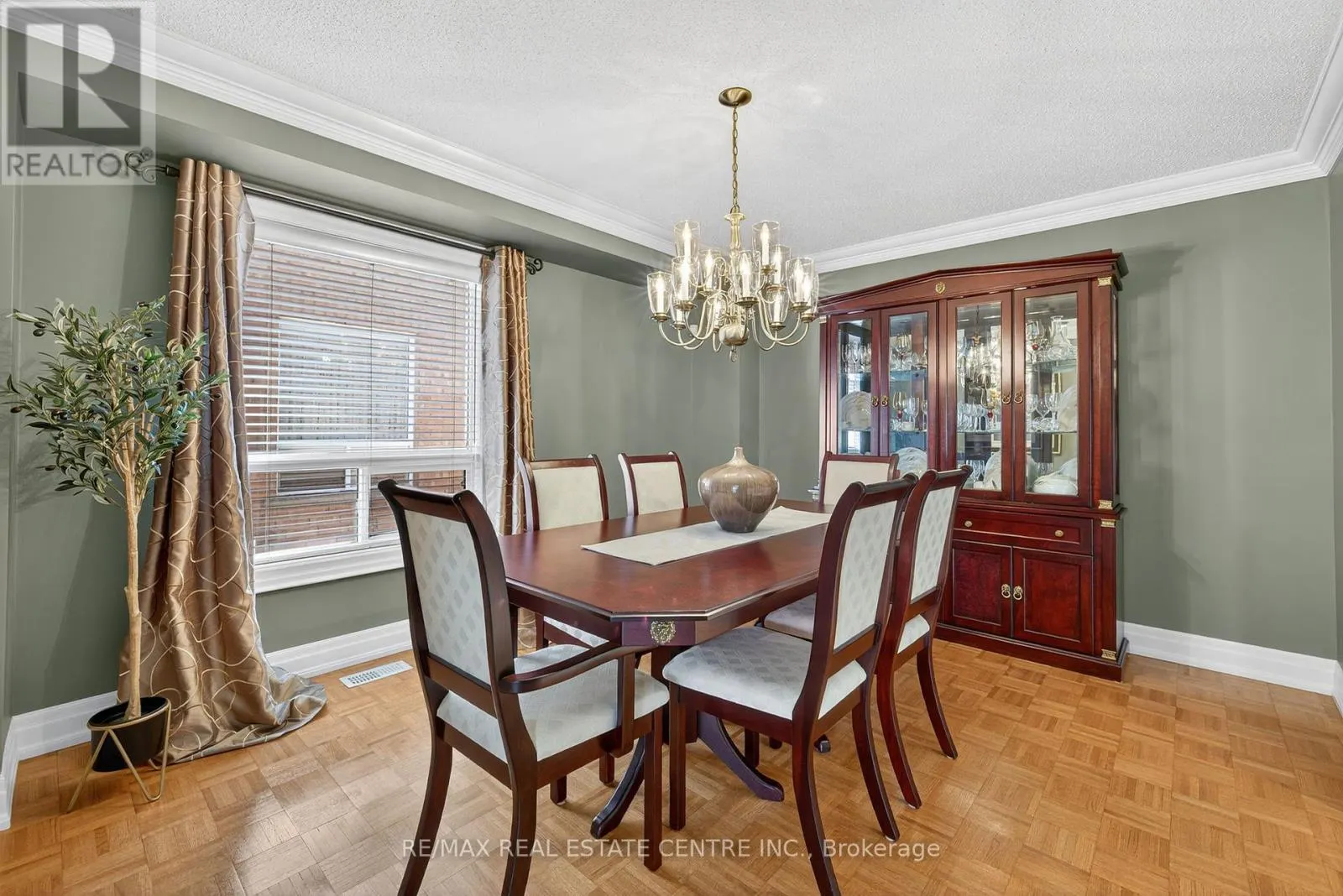 7 LARKMEAD PLACE