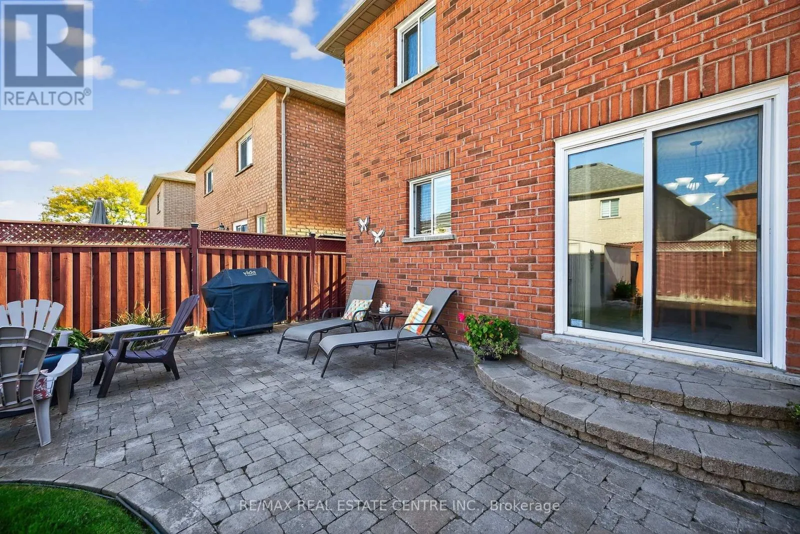 7 LARKMEAD PLACE