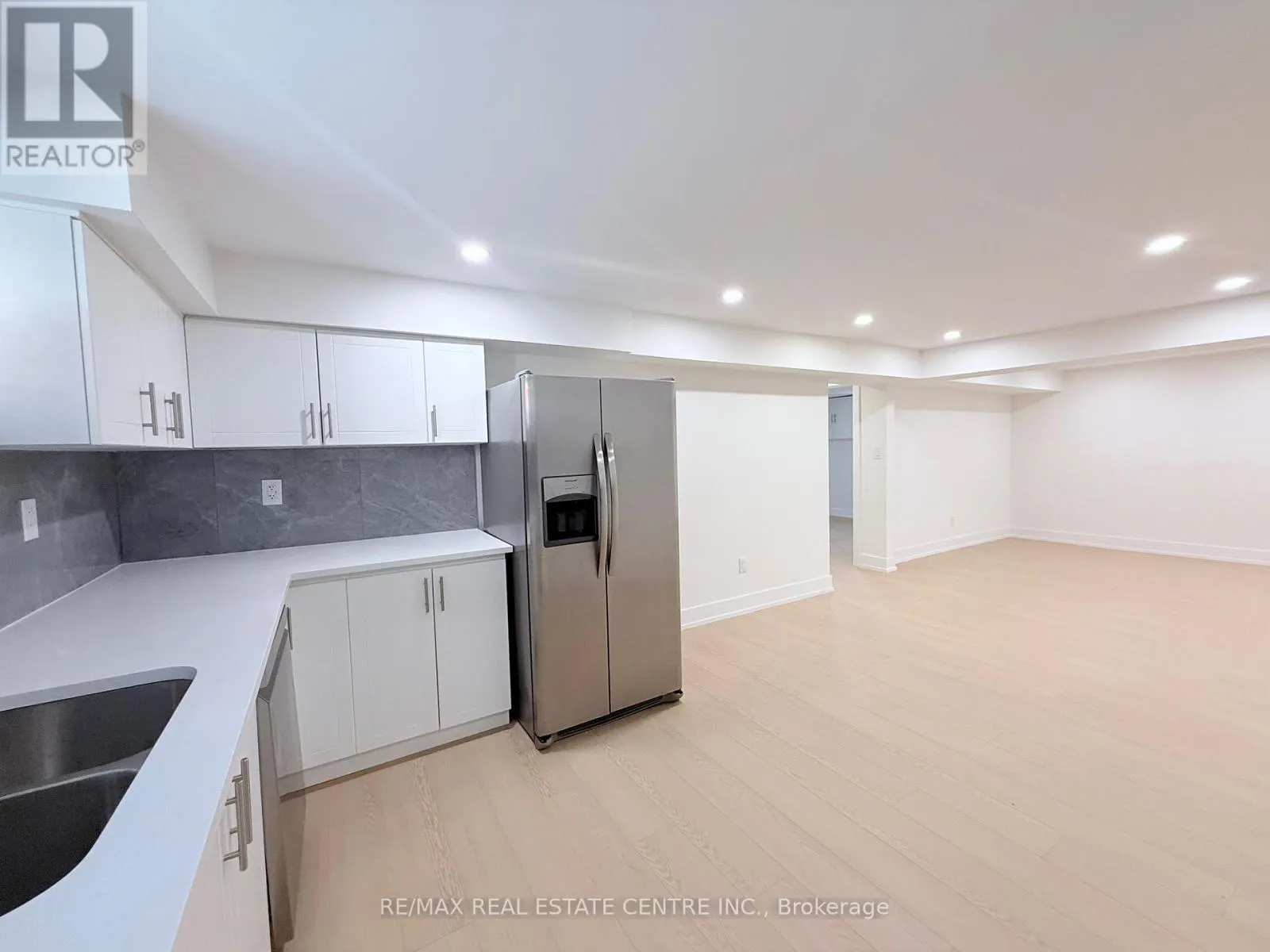 1215 LARNY COURT