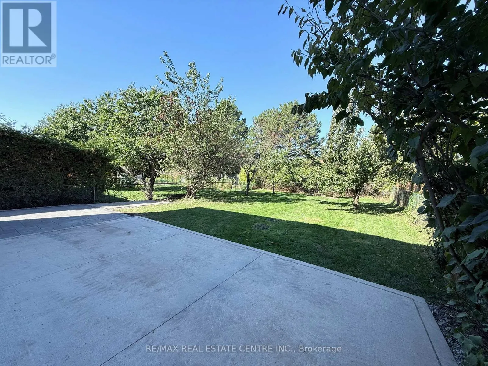 1215 LARNY COURT