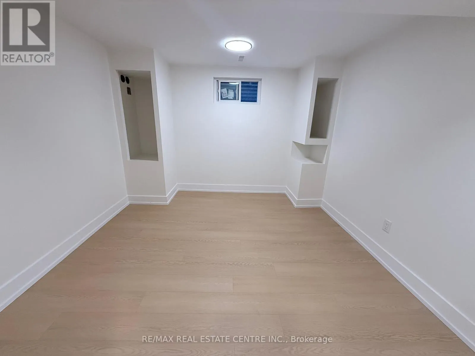 1215 LARNY COURT