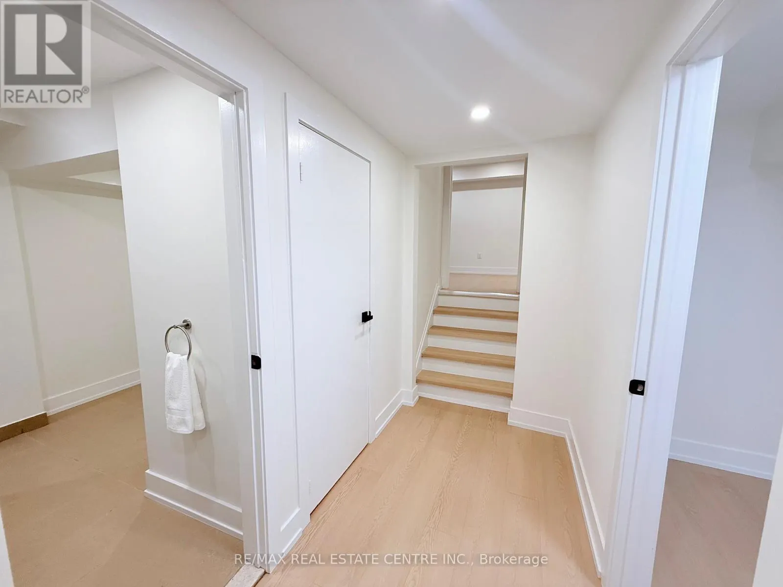 1215 LARNY COURT