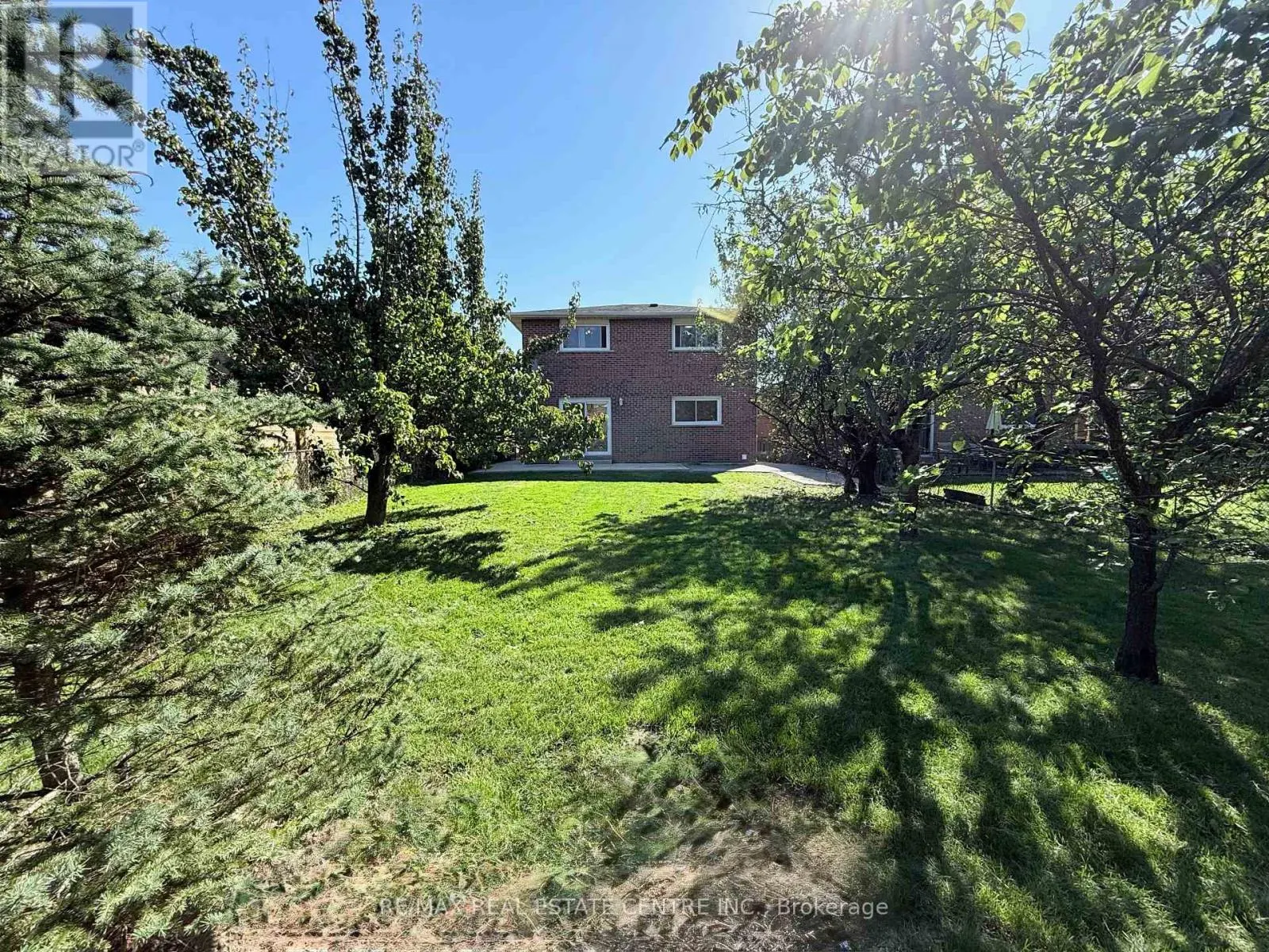 1215 LARNY COURT