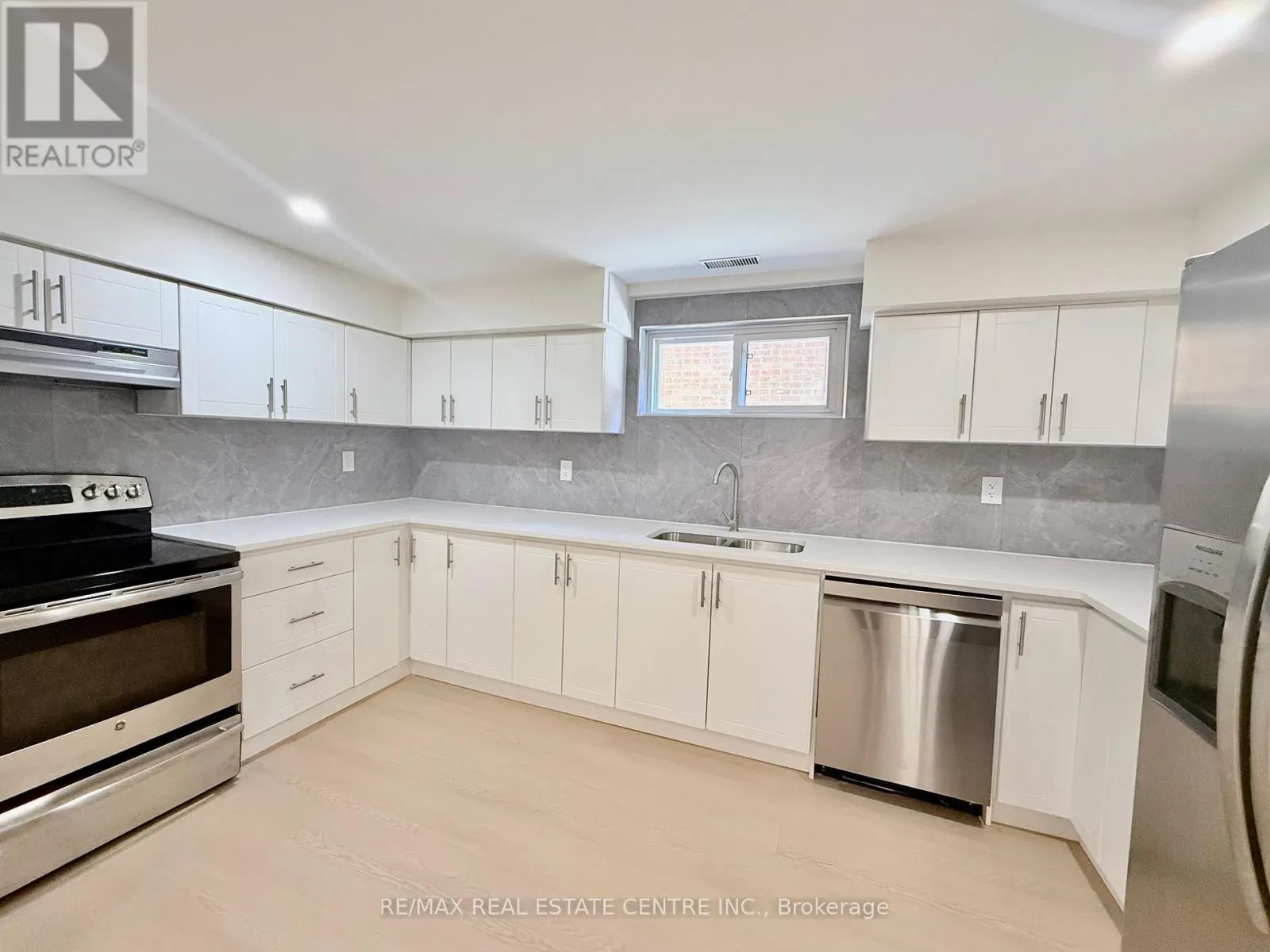 1215 LARNY COURT