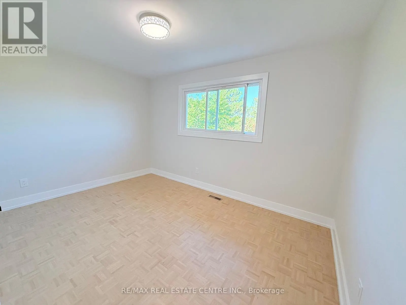 1215 LARNY COURT