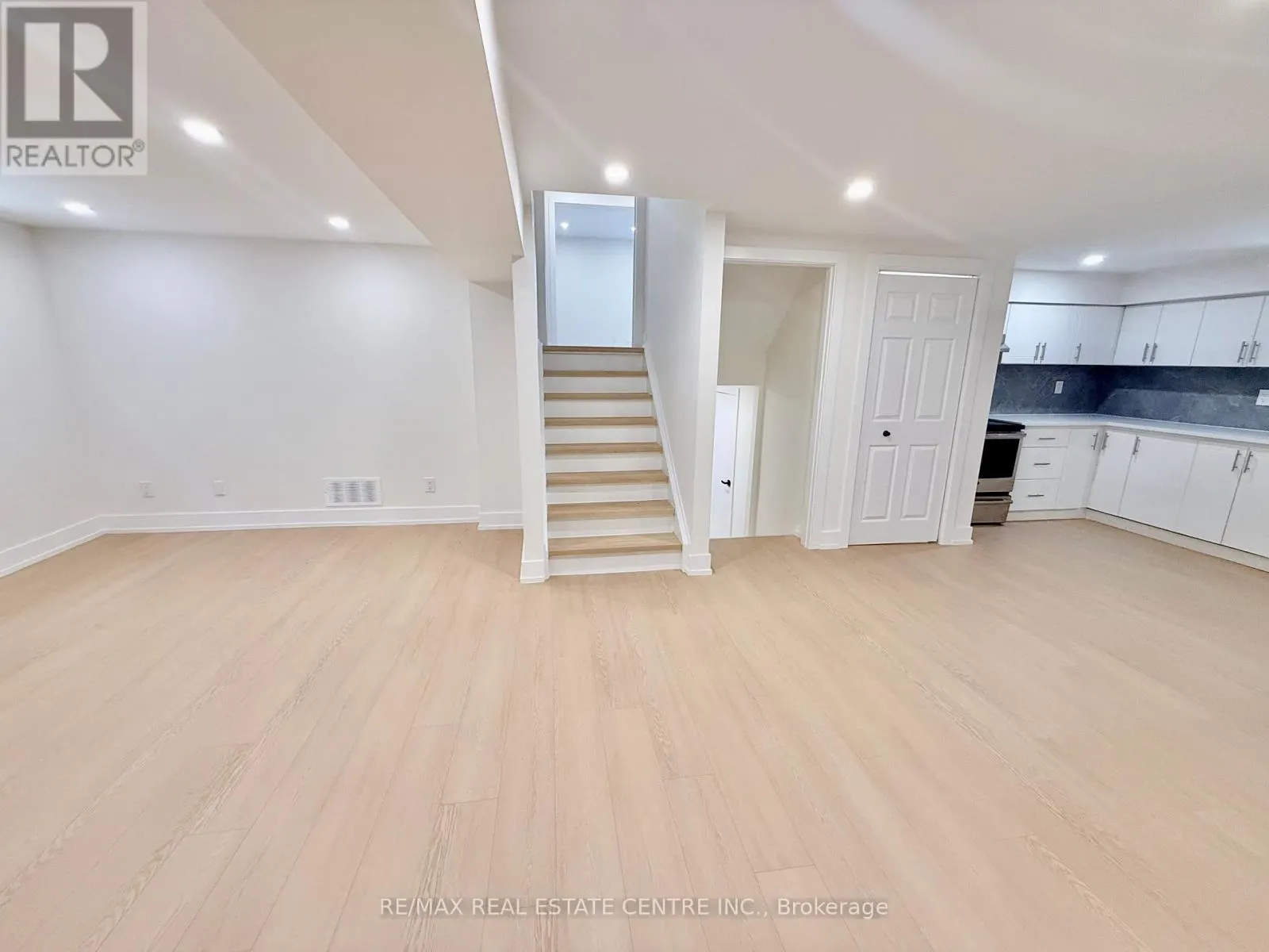 1215 LARNY COURT