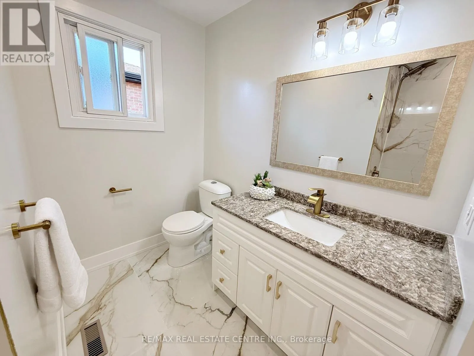 1215 LARNY COURT