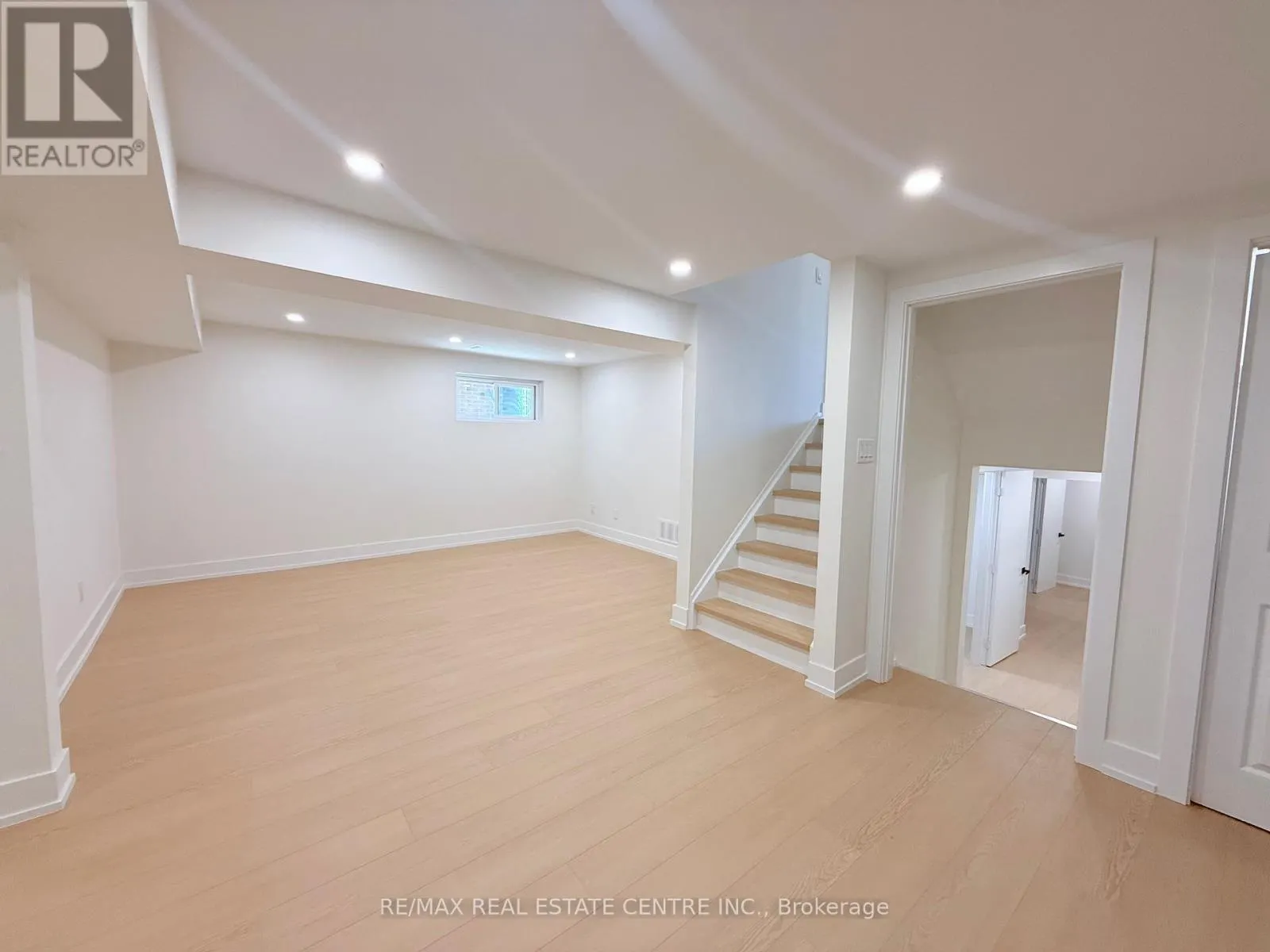 1215 LARNY COURT