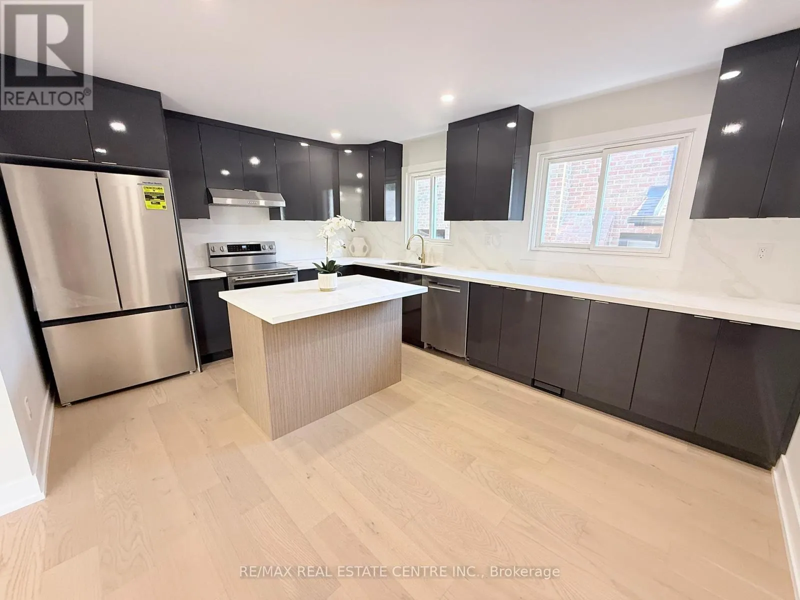 1215 LARNY COURT
