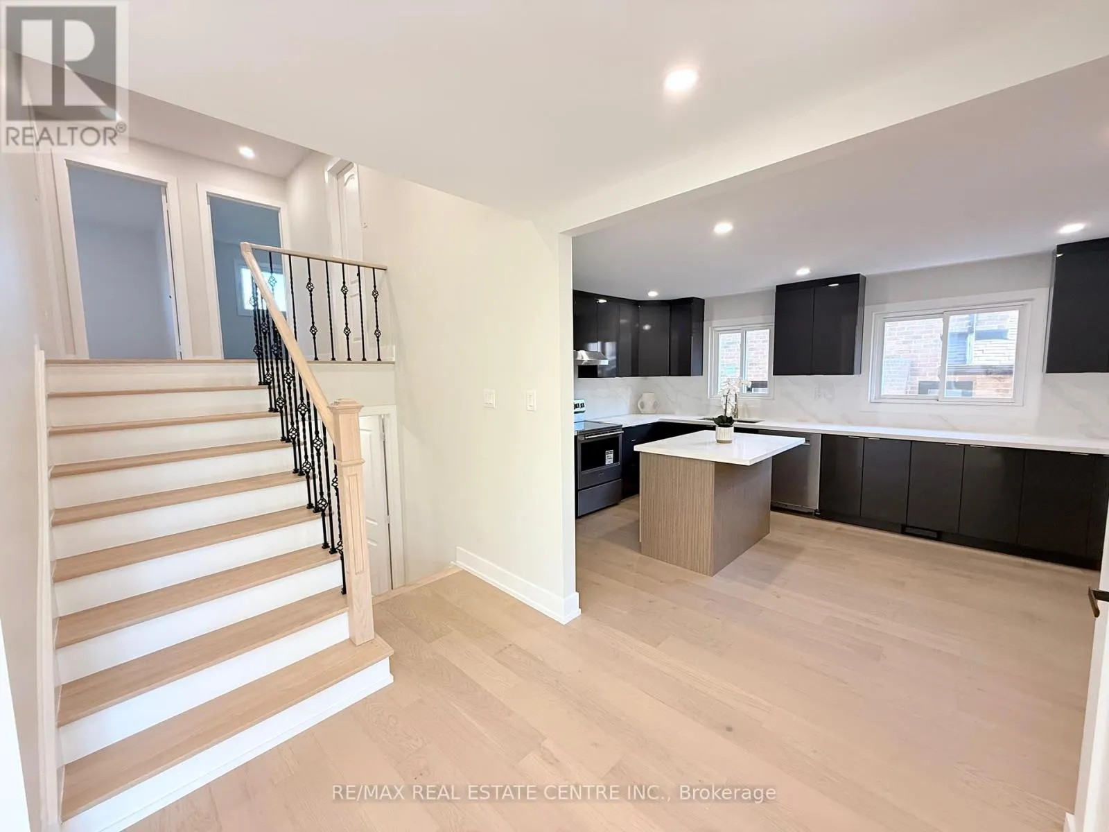 1215 LARNY COURT