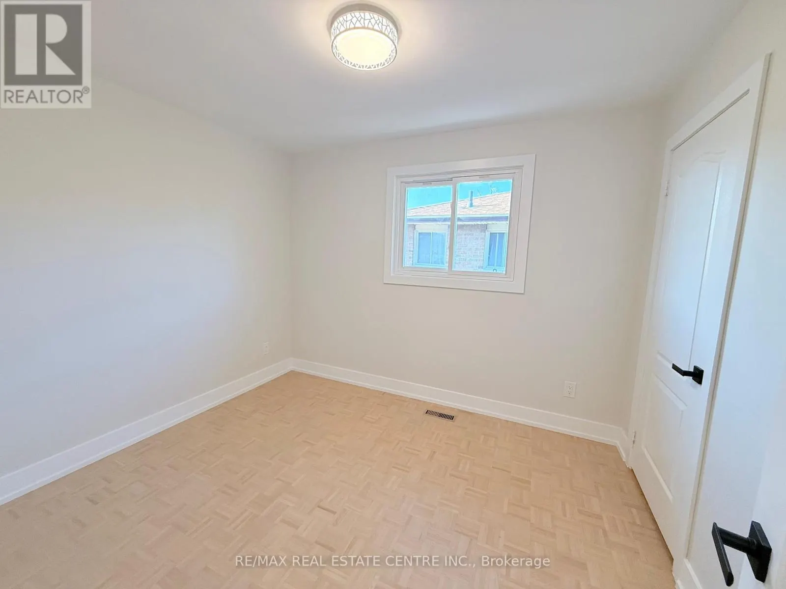 1215 LARNY COURT