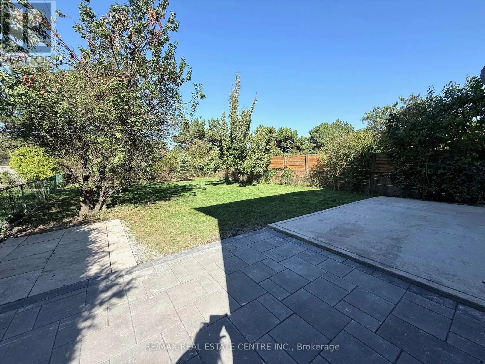 1215 LARNY COURT