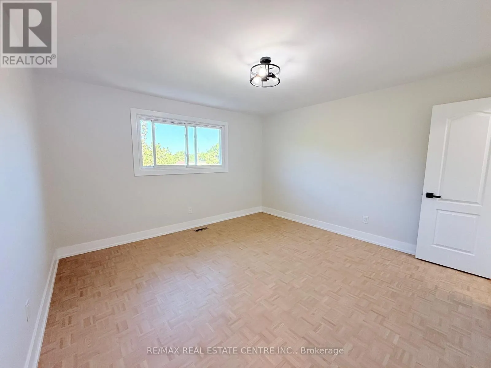 1215 LARNY COURT
