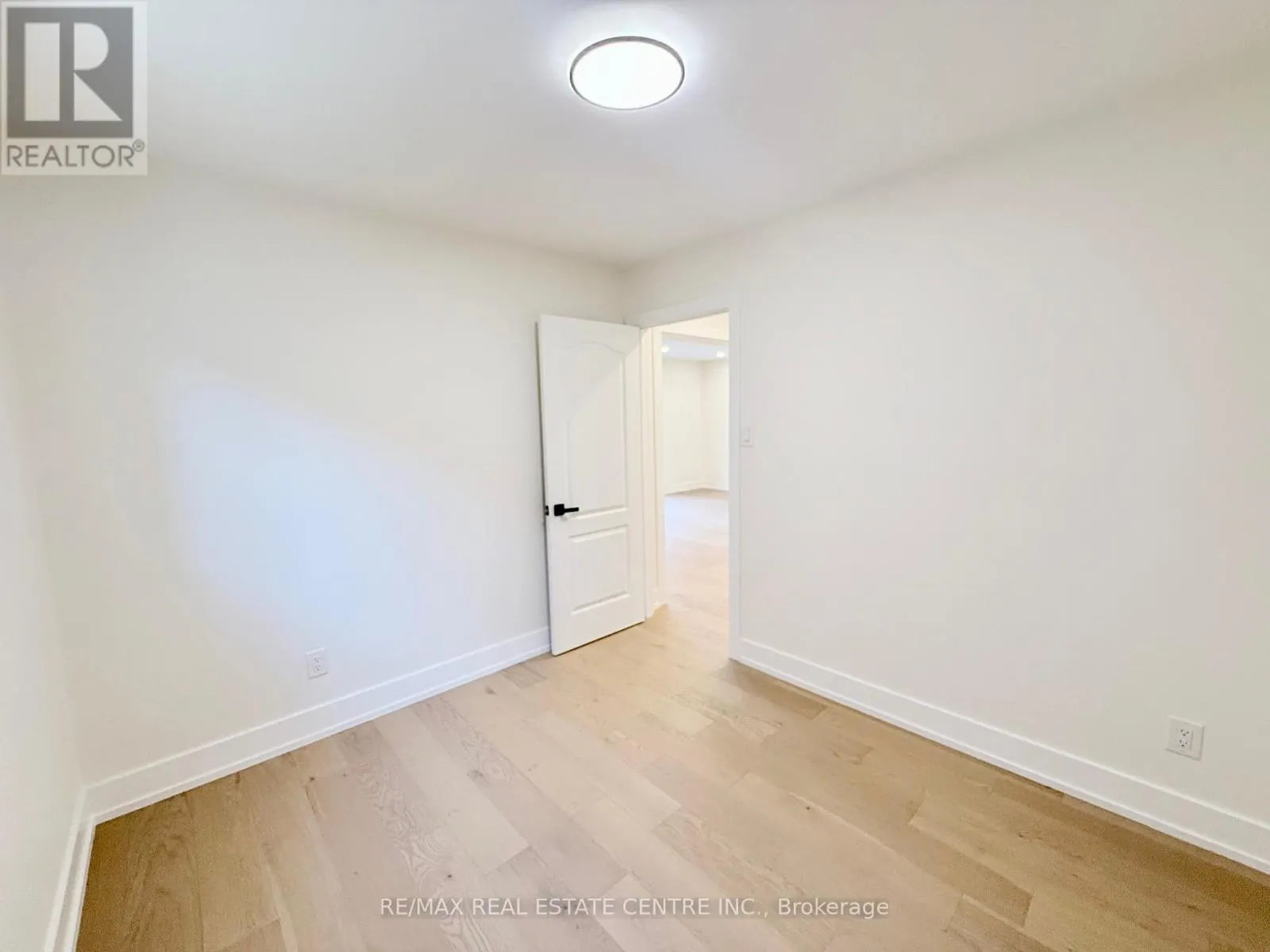 1215 LARNY COURT