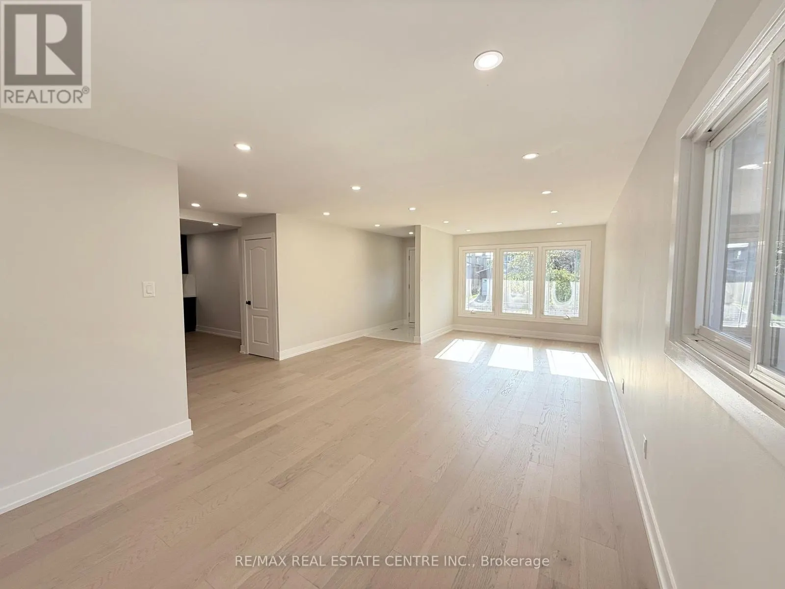 1215 LARNY COURT