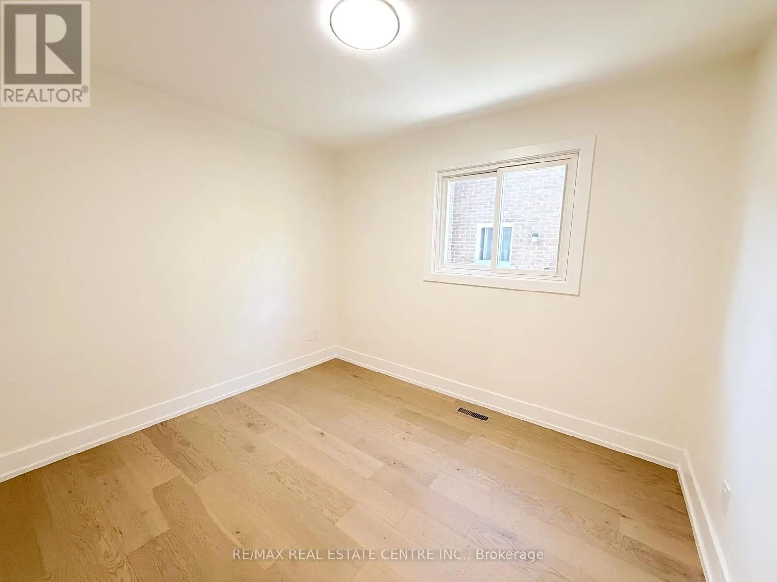 1215 LARNY COURT