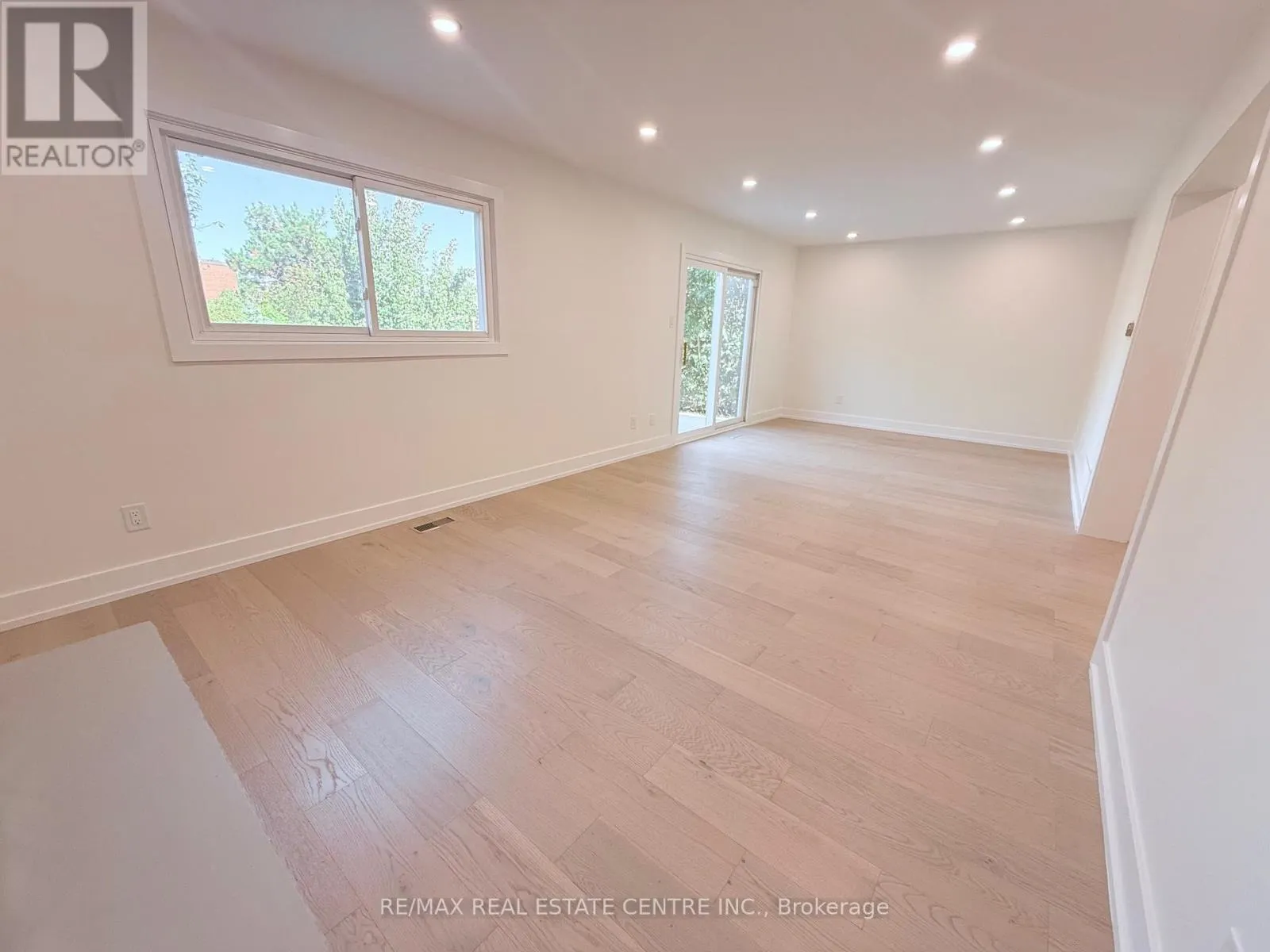 1215 LARNY COURT