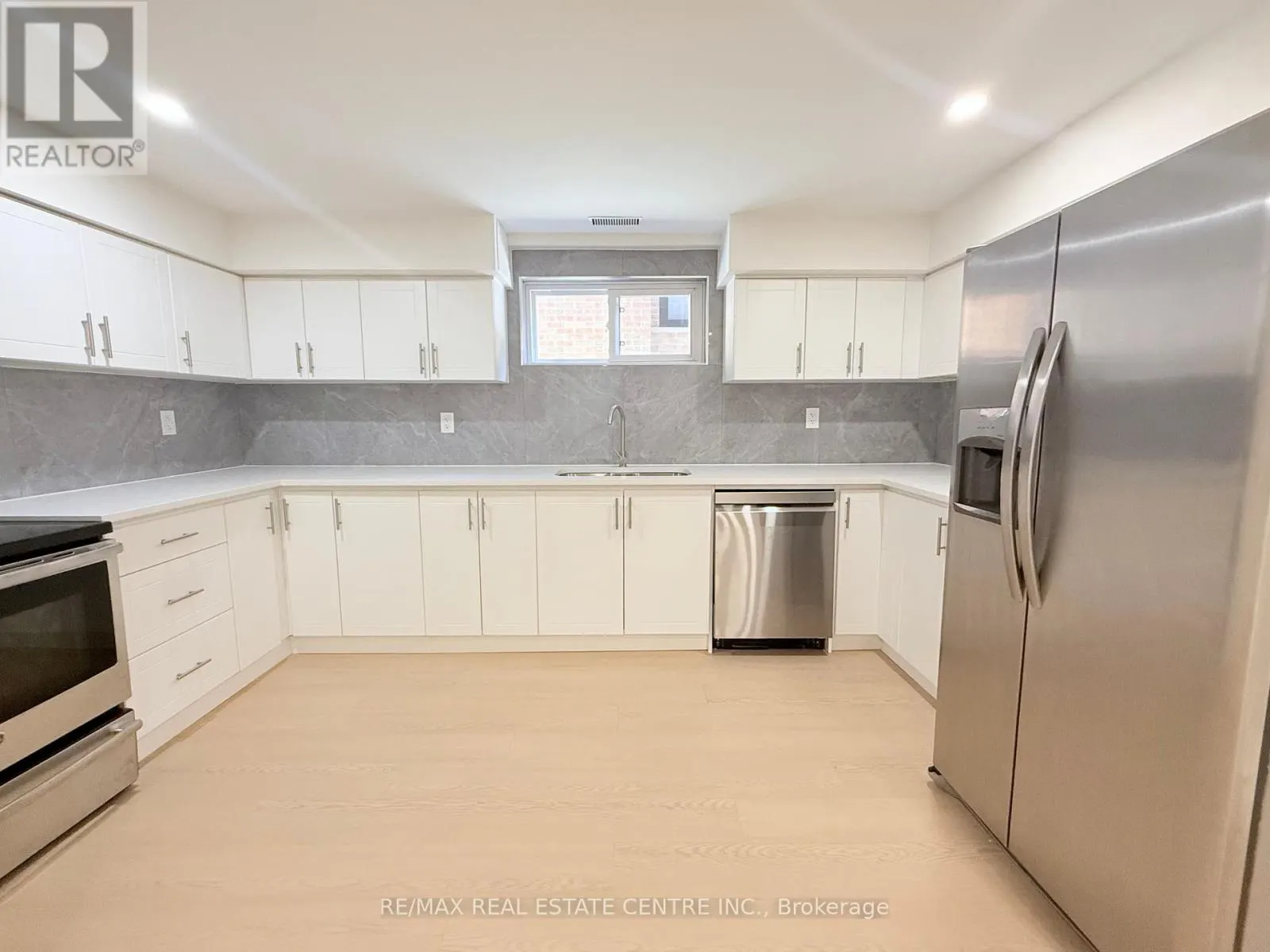 1215 LARNY COURT