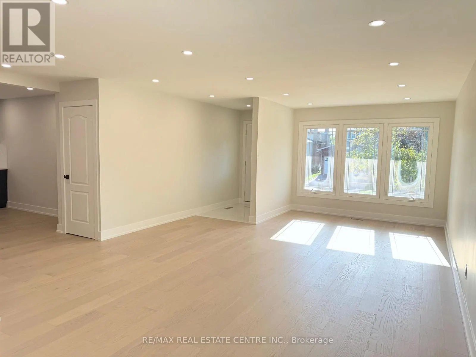 1215 LARNY COURT