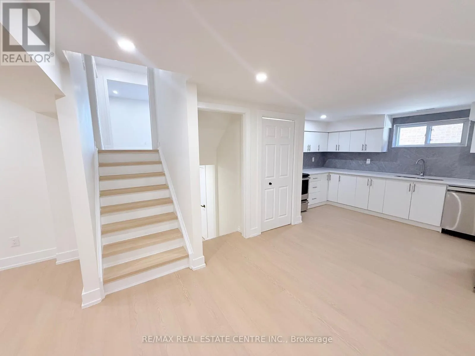 1215 LARNY COURT