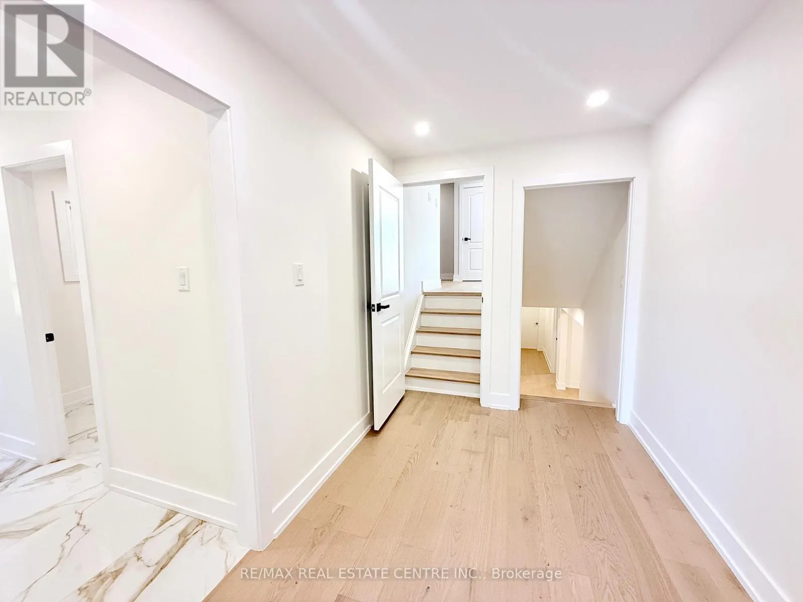 1215 LARNY COURT