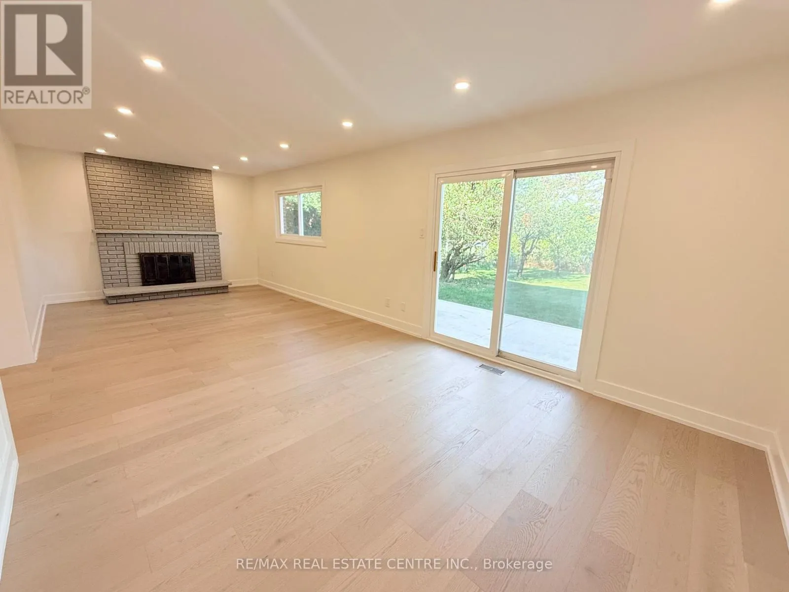 1215 LARNY COURT
