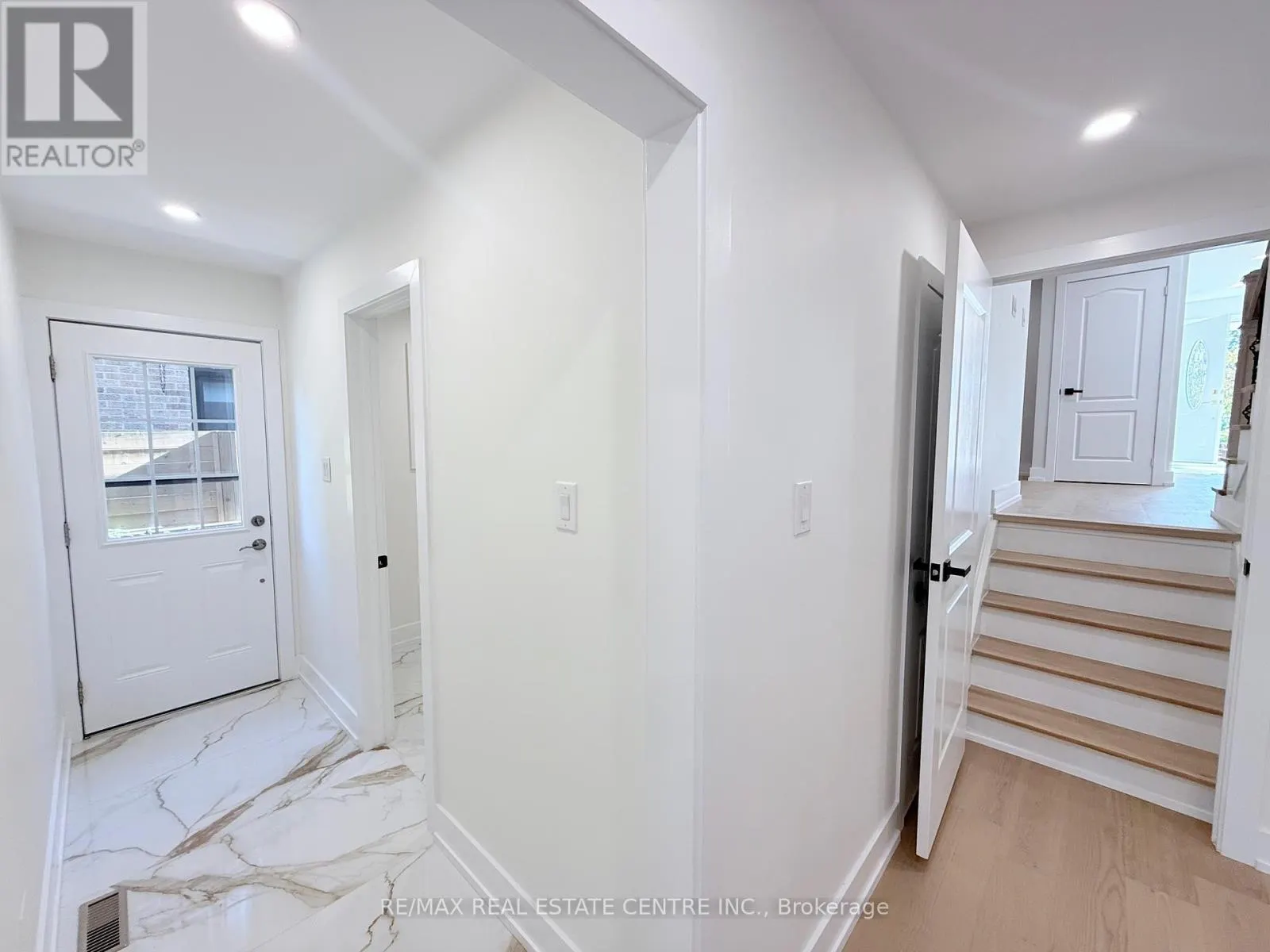 1215 LARNY COURT