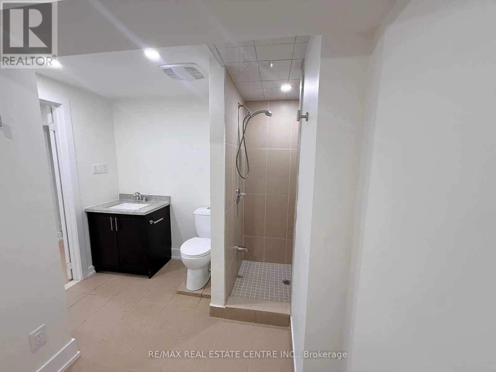 1215 LARNY COURT