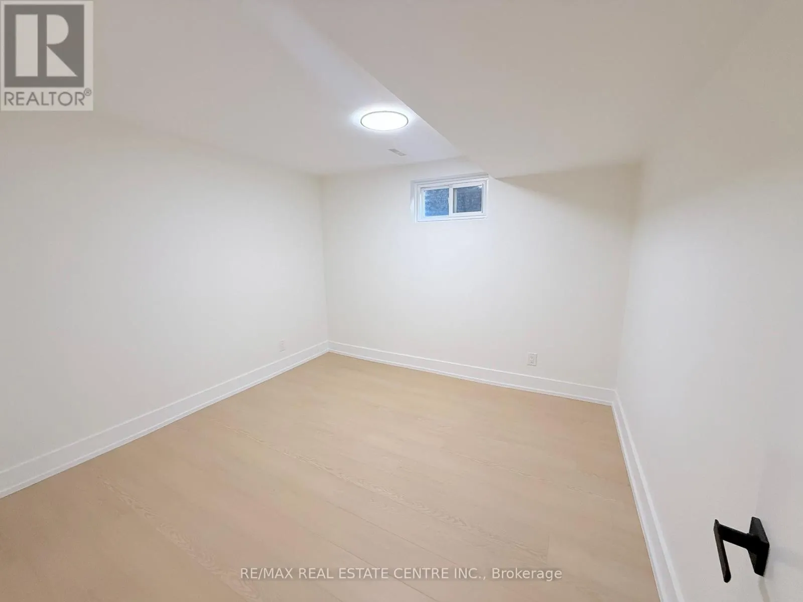 1215 LARNY COURT