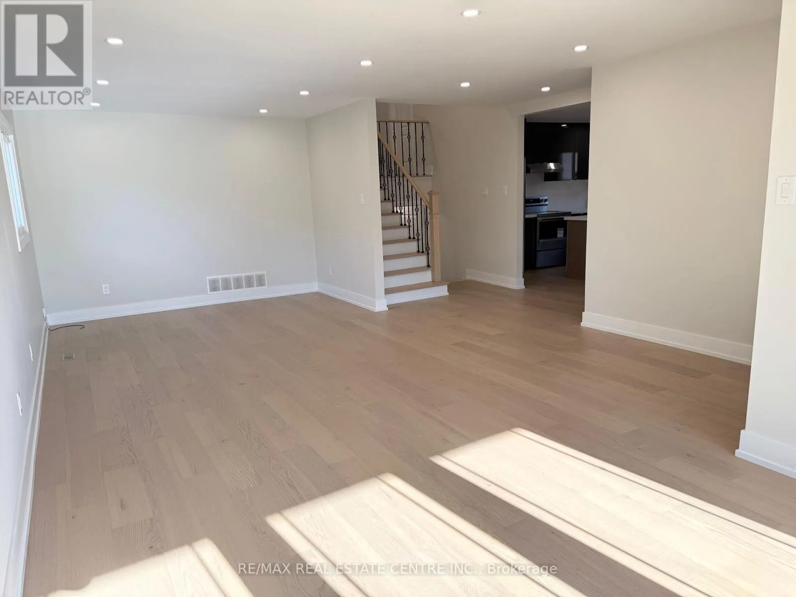 1215 LARNY COURT