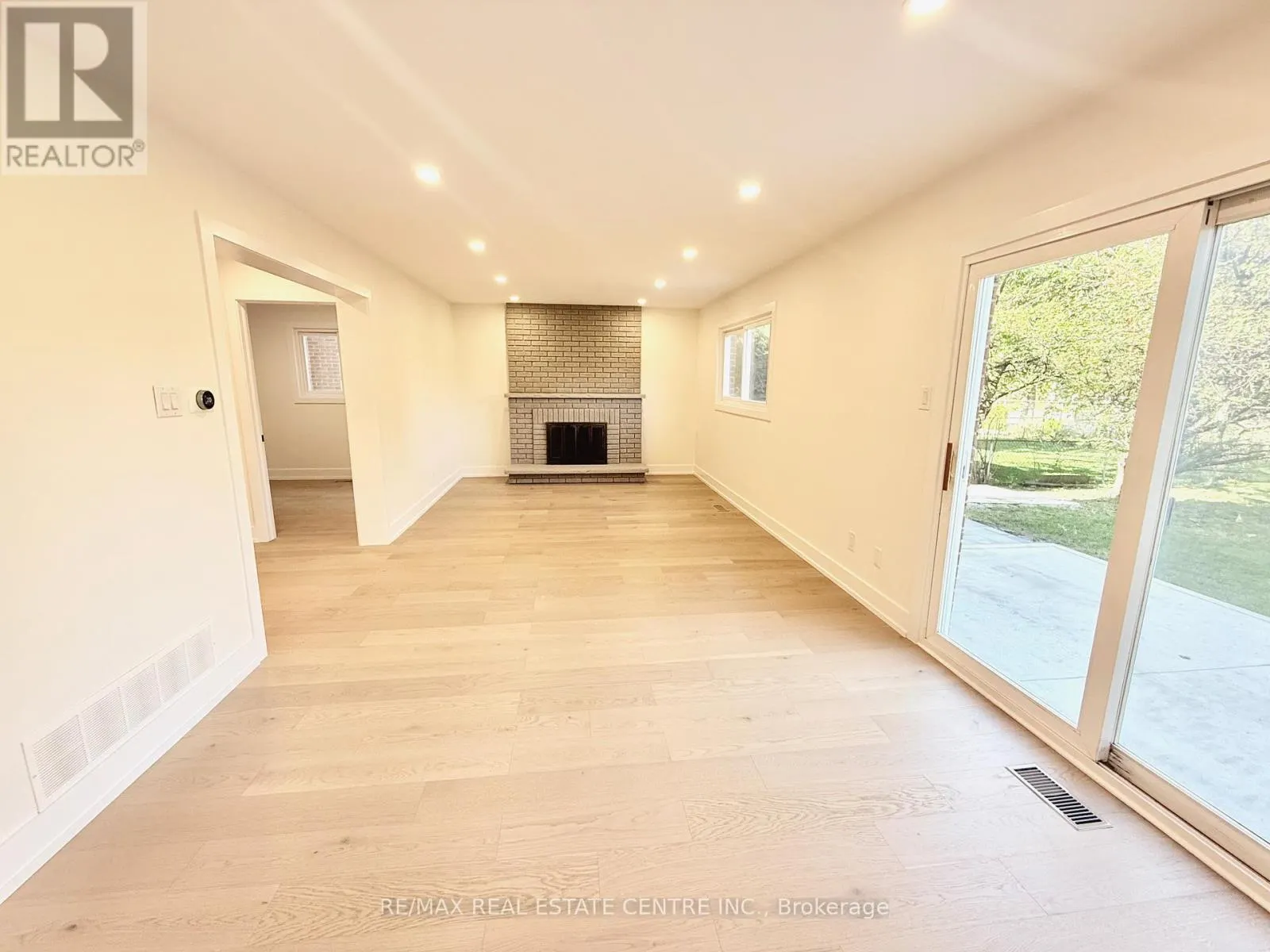 1215 LARNY COURT