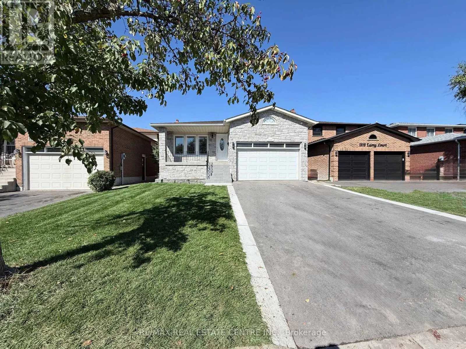1215 LARNY COURT