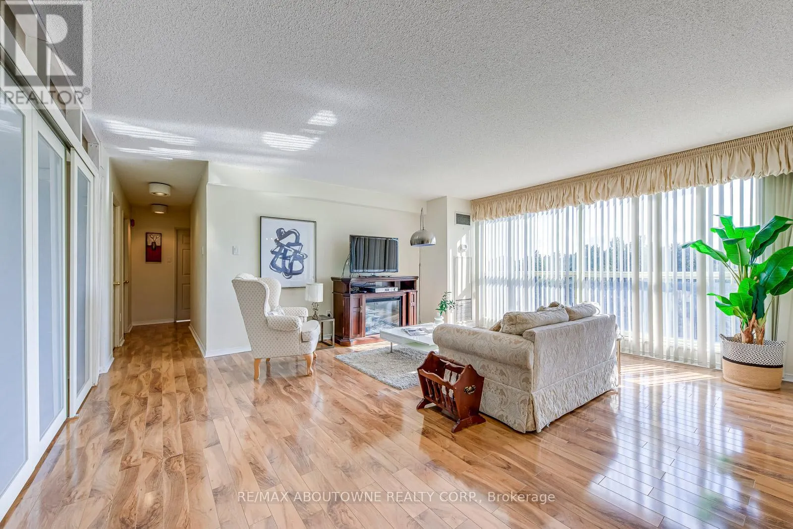 613 - 1700 THE COLLEGEWAY ROAD