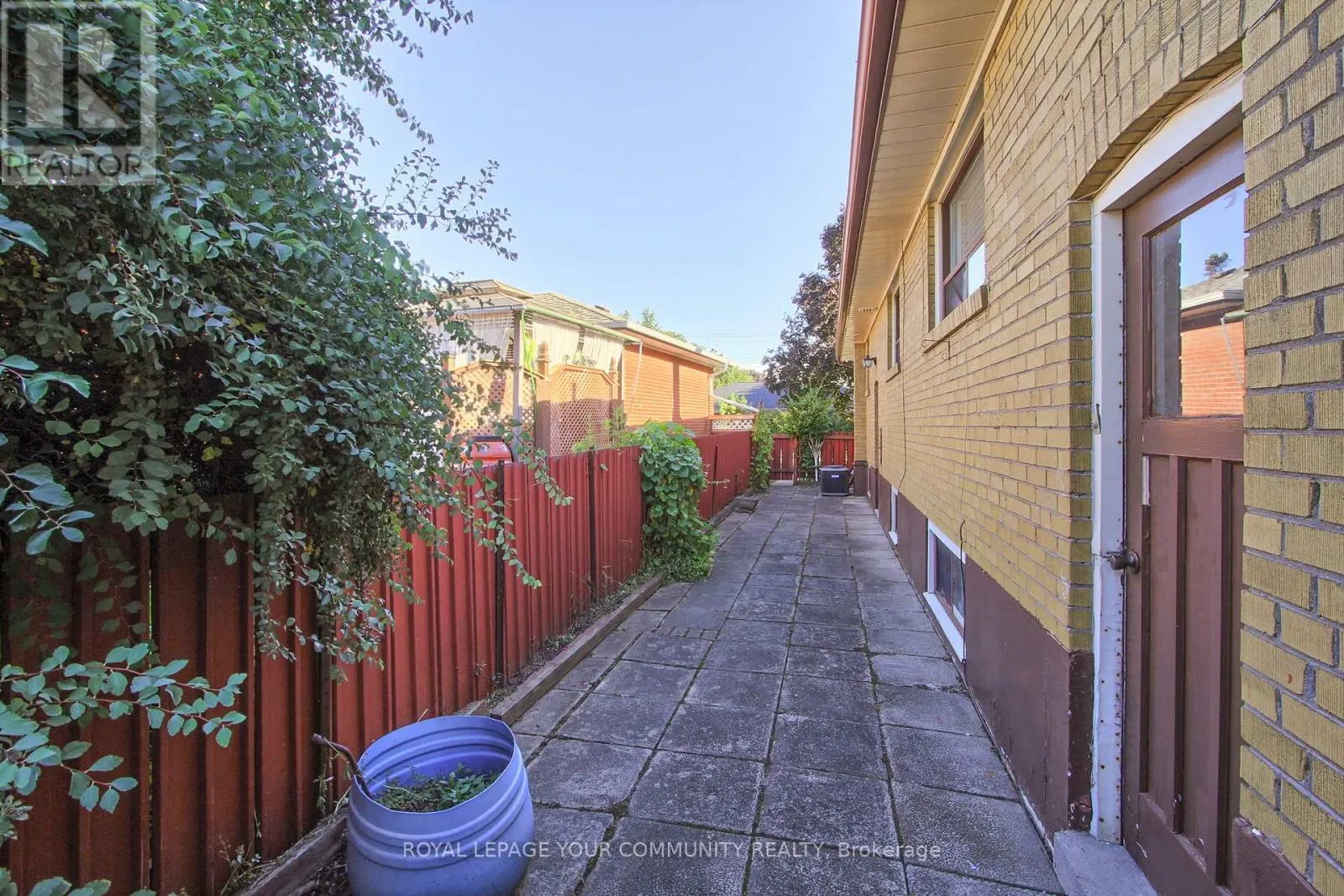 79 SUN ROW DRIVE