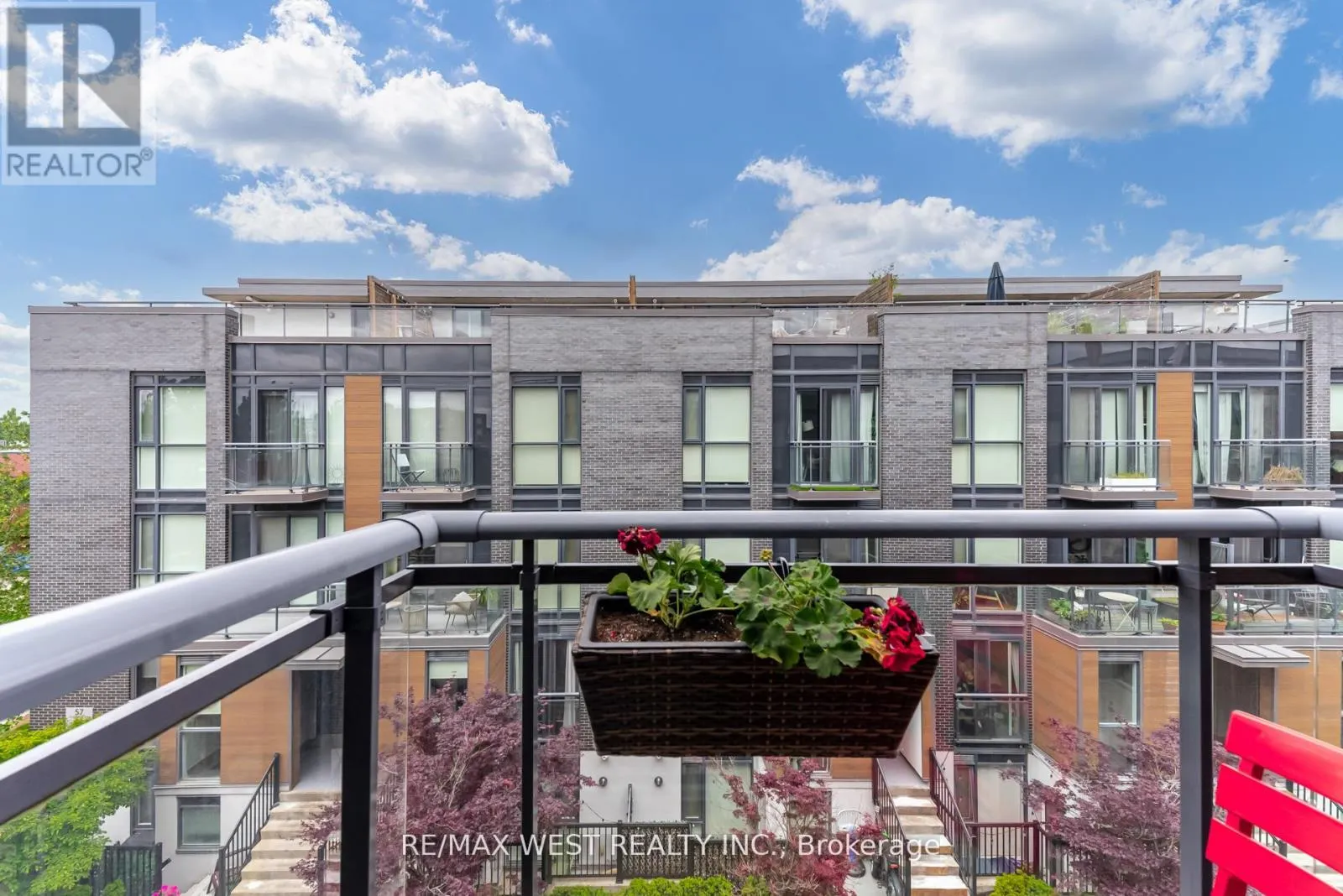 103 - 15 SOUSA MENDES STREET