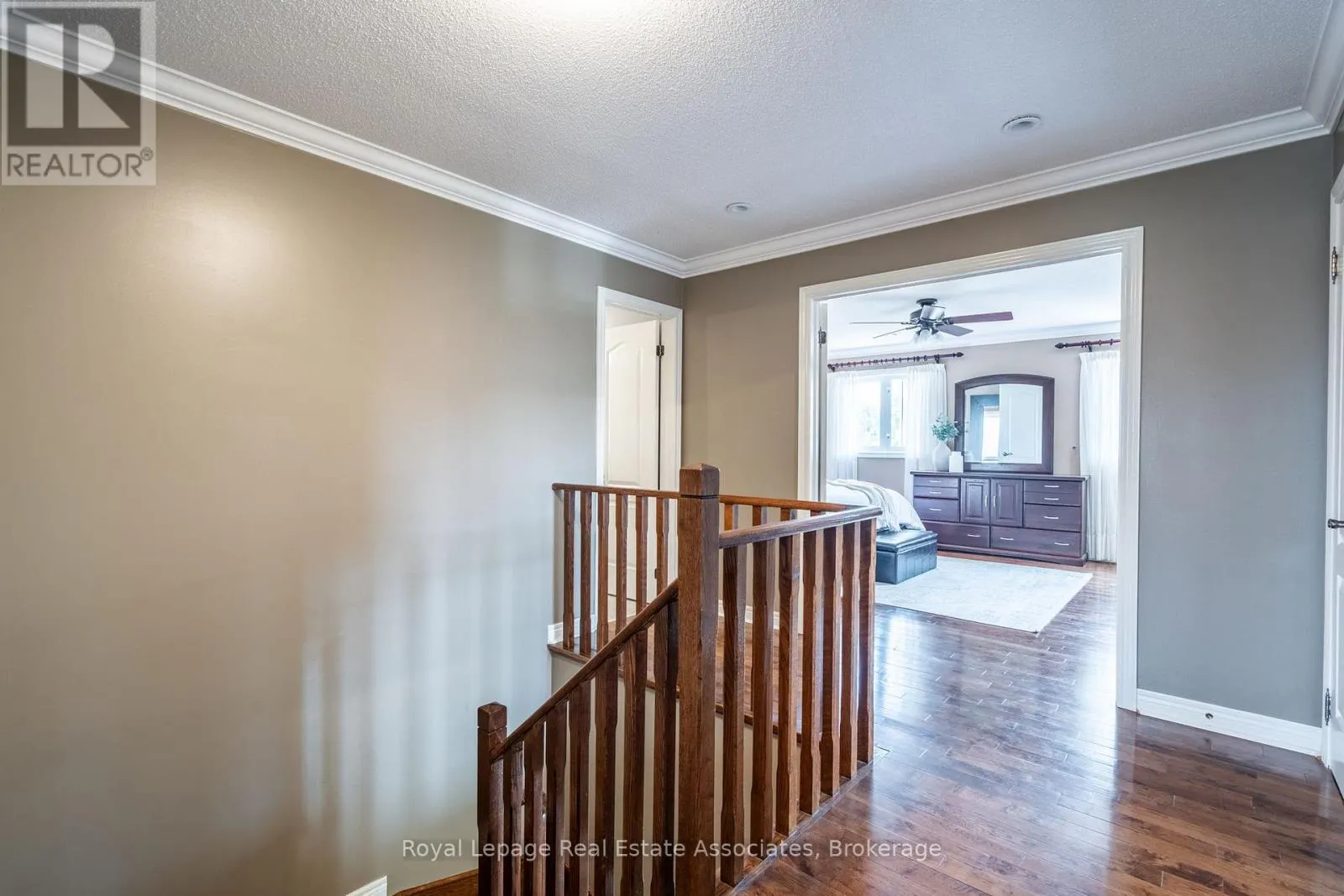 16 SANDYSIDE CRESCENT