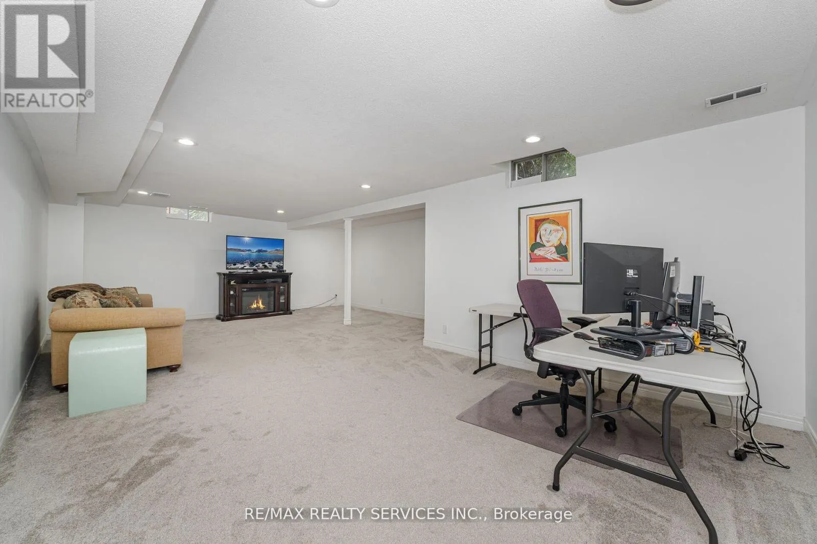 33 CARNFORTH DRIVE