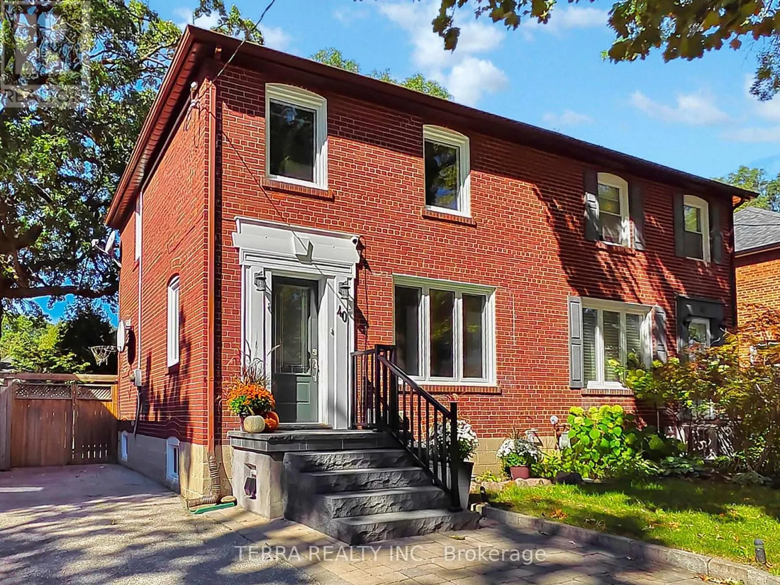 40 ALLANBROOKE DRIVE