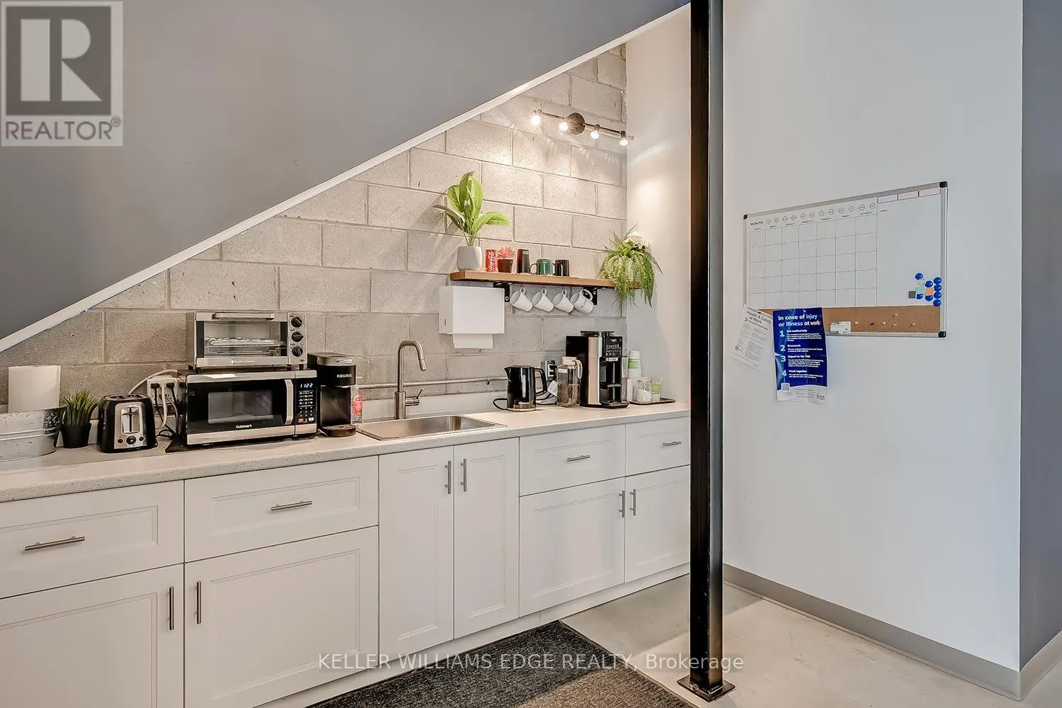 16 - 1158 KING ROAD