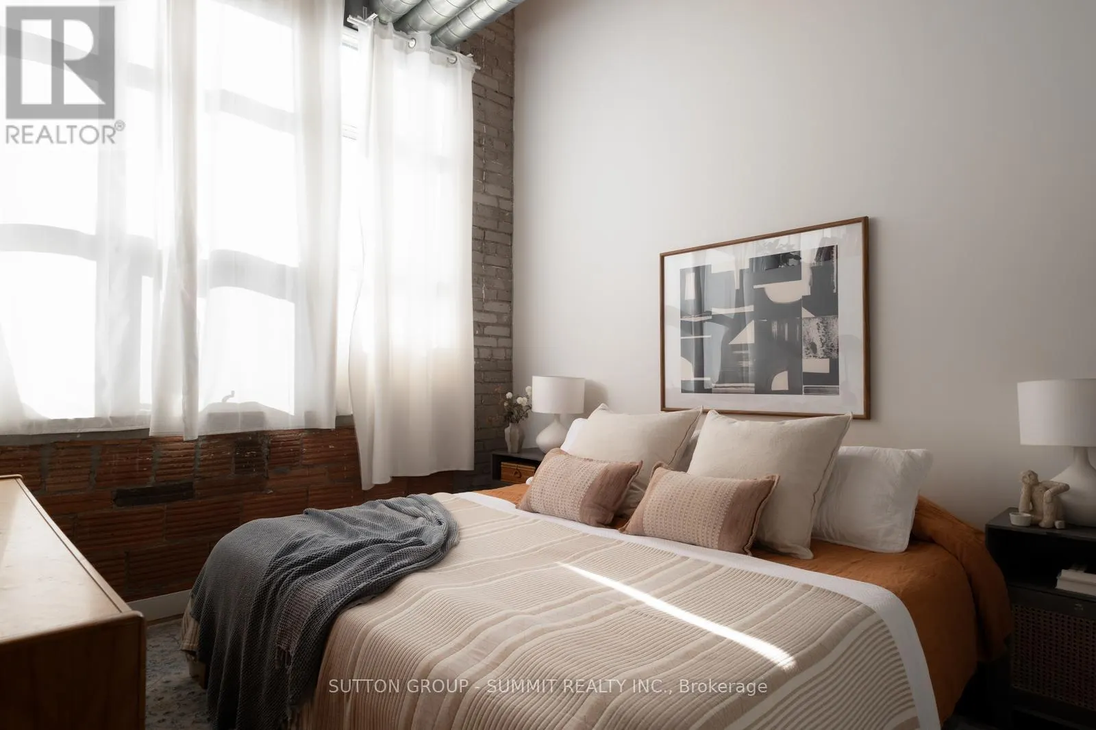 PH5 - 2154 DUNDAS STREET W