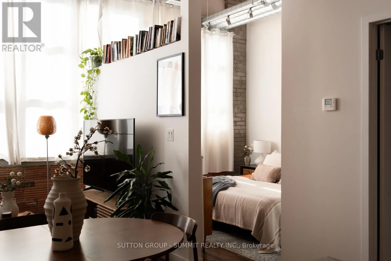 PH5 - 2154 DUNDAS STREET W