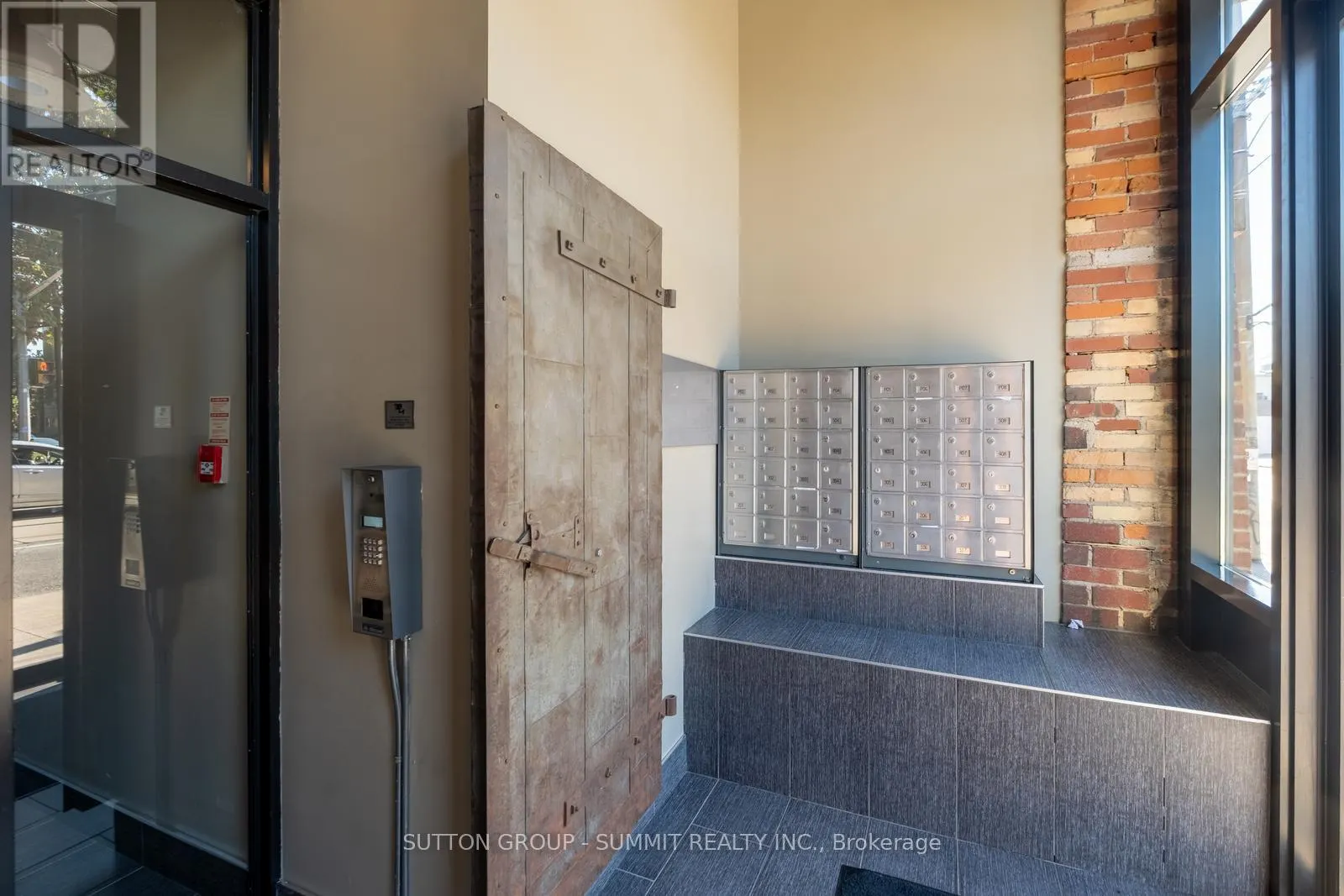 PH5 - 2154 DUNDAS STREET W