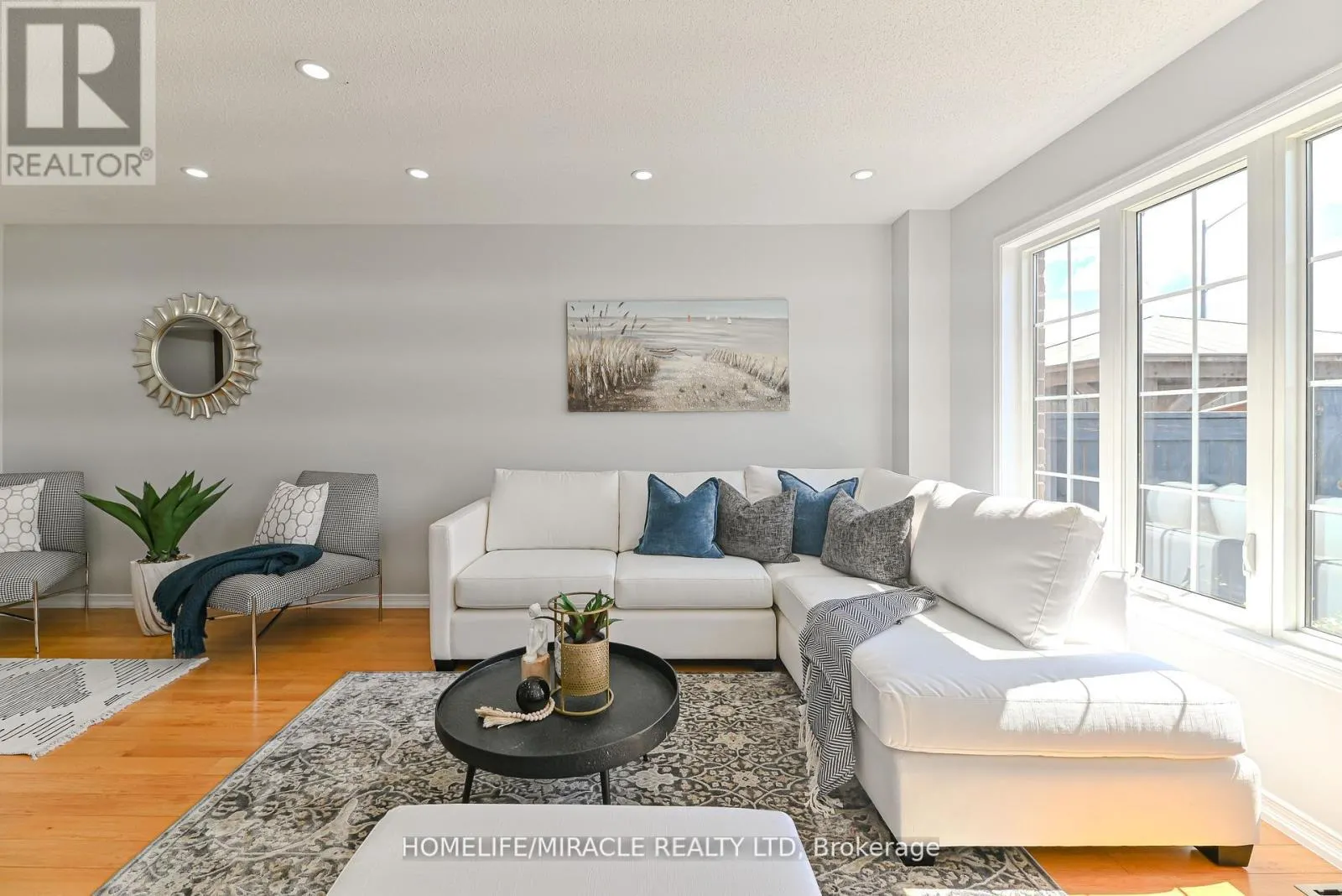 102 DELPORT CLOSE