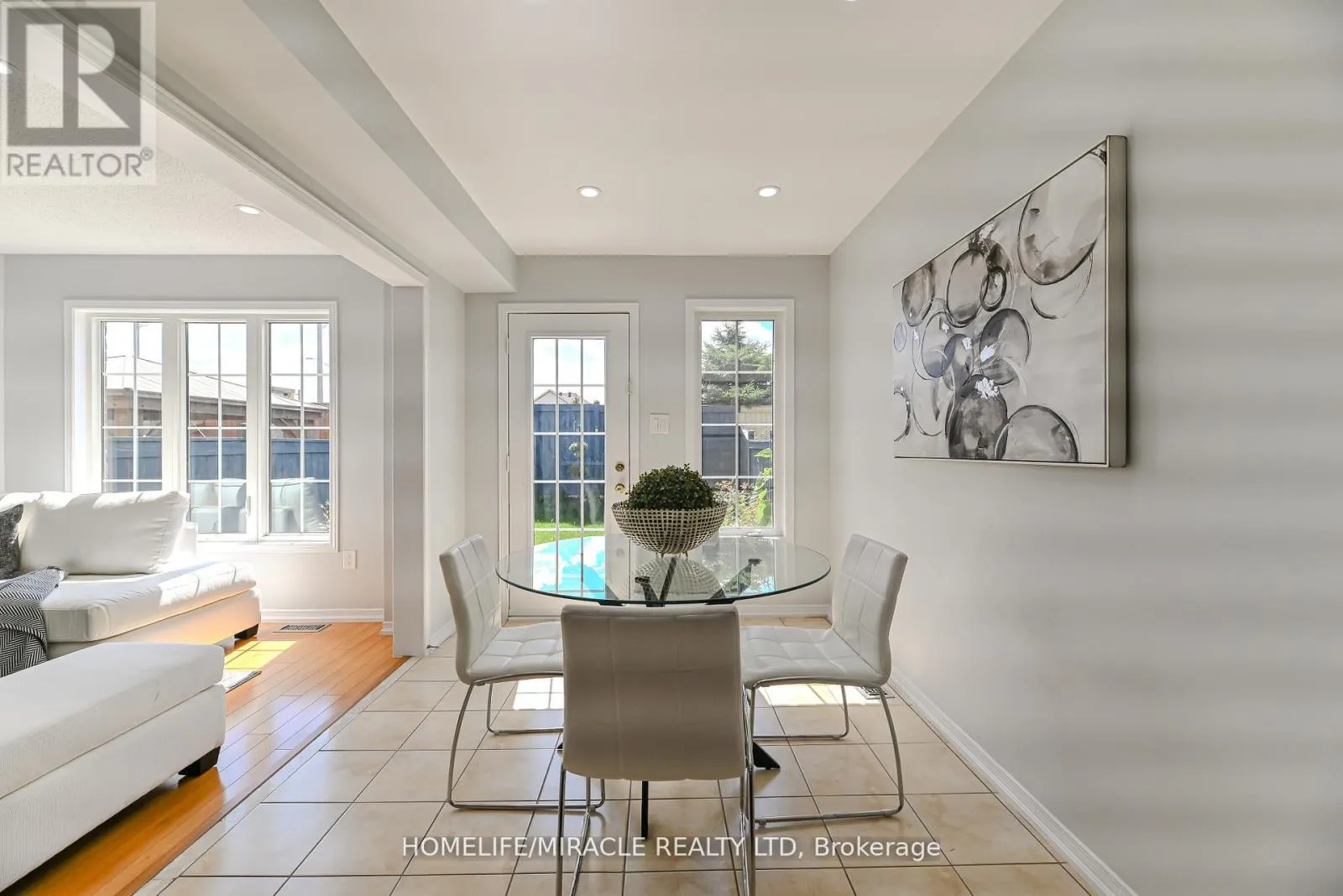 102 DELPORT CLOSE