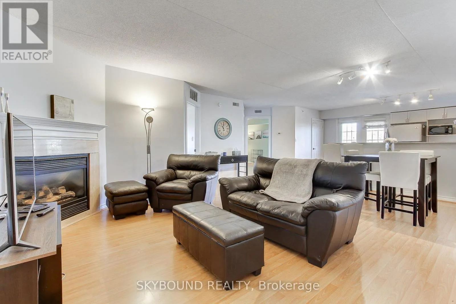 302 - 4003 KILMER DRIVE