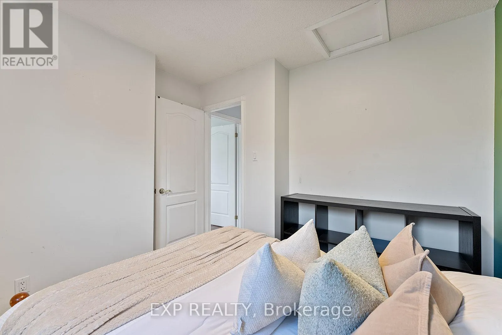 4056 LONGO CIRCLE