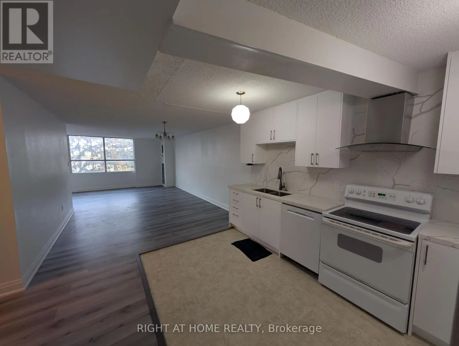 412 - 40 PANORAMA COURT